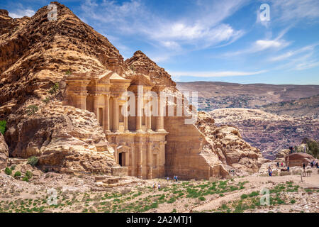 Monastère de temple géant en grès à l'ancienne ville de Bédouins de Pétra, en Jordanie Banque D'Images