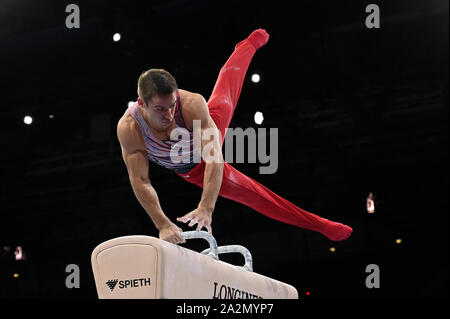 Stuttgart, Allemagne. 3e oct, 2019. SAMUEL MIKULAK en provenance des États-Unis sur le cheval d'arçons lors de la formation dans le podium Hanns-Martin-Schleyer-Halle à Stuttgart, Allemagne. Credit : Amy Sanderson/ZUMA/Alamy Fil Live News Banque D'Images