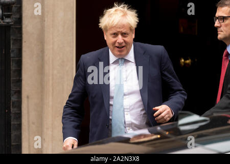 Londres, Grande-Bretagne. 3e oct, 2019. Le Premier ministre britannique Boris Johnson quitte 10 Downing Street à Londres, la Grande-Bretagne, le 3 octobre 2019. Le Premier ministre britannique, Boris Johnson a exhorté les politiciens à la Chambre des communes jeudi au retour les nouvelles propositions qu'il a présenté à Bruxelles pour ouvrir la voie à la Grande-Bretagne à quitter l'Union européenne le 31 octobre. Crédit : Ray Tang/Xinhua/Alamy Live News Banque D'Images