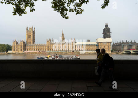 Londres, Royaume-Uni. 3e oct, 2019. Photo prise le 3 octobre 2019, montre les chambres du Parlement à Londres, Grande-Bretagne. Le Premier ministre britannique, Boris Johnson a exhorté les politiciens à la Chambre des communes jeudi au retour les nouvelles propositions qu'il a présenté à Bruxelles pour ouvrir la voie à la Grande-Bretagne à quitter l'Union européenne le 31 octobre. Crédit : Ray Tang/Xinhua/Alamy Live News Banque D'Images