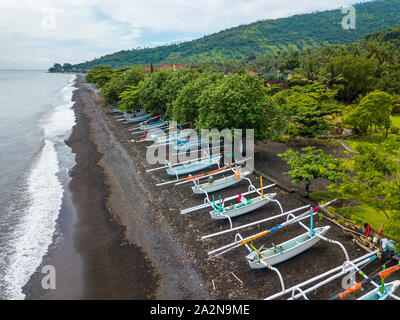 Vue aérienne de la plage d'Amed à Bali, Indonésie Banque D'Images