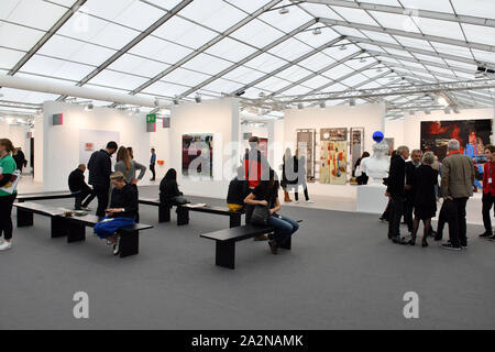Londres, Royaume-Uni. 3ème Oct 2019. Londres 2019 frise, Frise, les grands maîtres foire d'art contemporain qui se tient chaque année, l'accent sur la relation entre anciens et nouveaux de l'art, en collaboration avec la Frieze Art Fair, à Regent's Park, Londres, UK - 3 octobre 2019 Crédit : Nils Jorgensen/Alamy Live News Banque D'Images