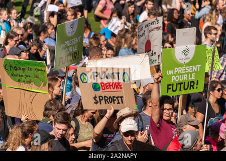 Montréal, CA - 27 septembre 2019 : plus de 500 000 personnes prennent part au marché climatique de Montréal Mars. Banque D'Images