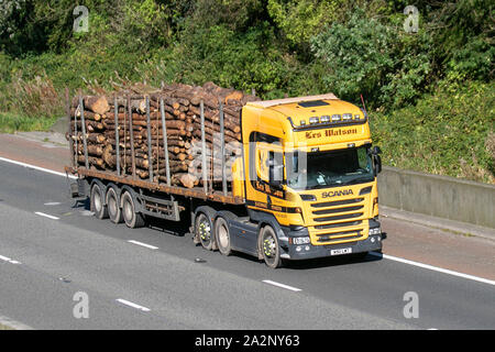 Camions lourds de livraison de bois en vrac les Watson, camion-grumes, transport, camion, fret, Scania S520 véhicule, Livraison, transport, chaîne d'approvisionnement fret sur le M6 à Lancaster, Royaume-Uni Banque D'Images