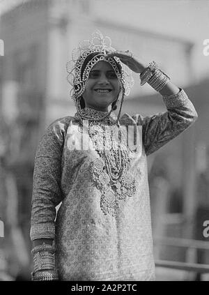 Carnaval de Pourim à Tel Aviv (rognée) 1934 Banque D'Images