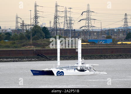 L'observateur de l'énergie est le premier bateau à être alimenté à l'hydrogène à l'aide de Sun, et l'énergie éolienne pour traiter l'eau de mer en carburant. Banque D'Images