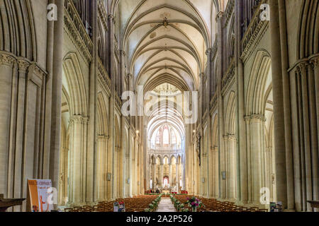 France, Manche, Cotentin, Coutances, 13e siècle Notre Dame de Coutances cathédrale gothique, la Nef // France, Manche (50), Cotentin, Coutances, cath Banque D'Images