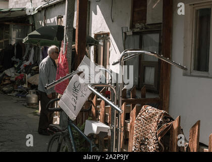 Les gens du Kosovo. Bazar à Pristina Banque D'Images