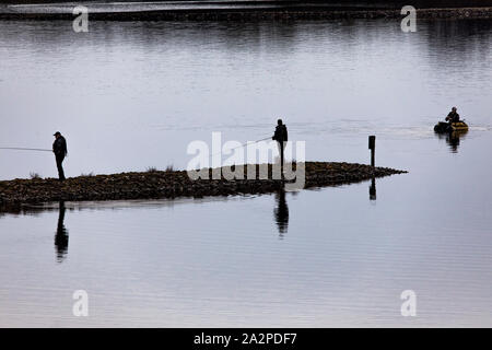 Au pêcheur à un lac artificiel, dans le domaine de l'Massvlakte, une partie de l'accumula artificiellement port de Rotterdam, Pays-Bas, Mer Oostvoornse, Banque D'Images