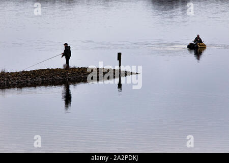 Au pêcheur à un lac artificiel, dans le domaine de l'Massvlakte, une partie de l'accumula artificiellement port de Rotterdam, Pays-Bas, Mer Oostvoornse, Banque D'Images