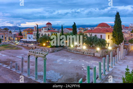 Agora romaine dans la vieille ville d'Athènes au crépuscule, Grèce Banque D'Images