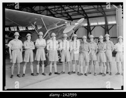 Raf Royal Air Force, c.-à-d'activités contre la révolte arabe. Groupe de la R.A.F. Le personnel de Ramleh avec le commandant d'A.H. Flower et m2 centre de chanteur leader Banque D'Images