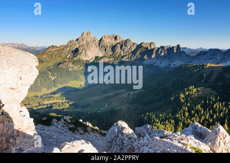 Montagnes de Dachstein : sommet Rettenstein, vue de Bischofsmütze sommet en Salzkammergut, Salzbourg, Autriche Banque D'Images