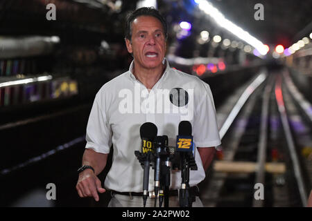 Gouverneur Andrew Cuomo visite au Projet de réhabilitation du tunnel L, New York, USA - 29 Sep 2019 - gouverneur Cuomo et des hauts dirigeants d' la MTA Banque D'Images