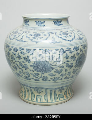 Inconnu (Chinois), grand bocal, 1368/1644, porcelaine, 12 1/2 x 12 1/2 po Banque D'Images