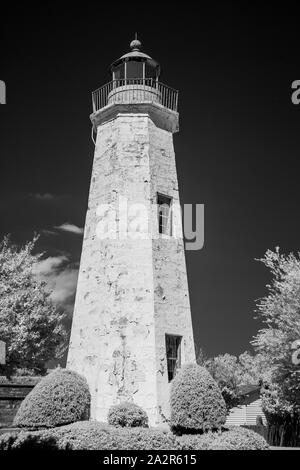 Vieux Port Comfort Phare dans Hampdon, Virginie, dans la ville historique de Ft. Monroe en noir et blanc. Banque D'Images