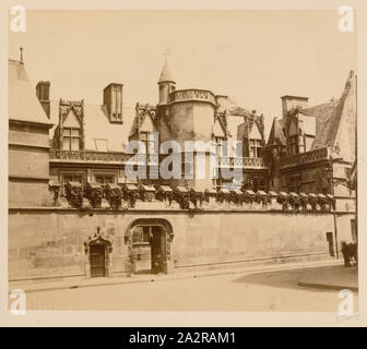 Édouard Baldus, Français, 1813-1889, Musée de Cluny, Paris, entre 1860 et 1870, à l'albumine sur verre au collodion de imprimer, Total : 7 3/4 x 8 5/8 pouces (19,7 × 21,9 cm Banque D'Images