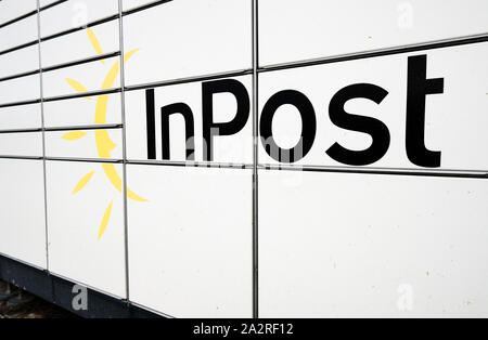 09/26/2019 Lublin, Pologne collection automates à colis point qui appartient à une société polonaise InPost Banque D'Images