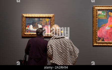 National Gallery, Londres, Royaume-Uni. 3e octobre 2019. Le Credit Suisse Exposition : Portraits Gauguin est la première exposition consacrée aux portraits de Paul Gauguin. Dans ses premières années en tant qu'artiste jusqu'à ses dernières années passées en Polynésie française, l'exposition montre comment l'artiste français a révolutionné le portrait et dispose d'une cinquantaine d'œuvres de collections publiques et privées dans le monde entier. De droit : le Royal fin 1892. Le J. Paul Getty Museum, Los Angeles. Credit : Malcolm Park/Alamy Live News. Banque D'Images