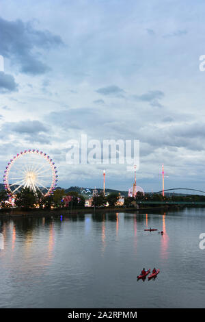 Cannstatter Volksfest Stuttgart : ((beer festival, fête foraine) voyageant à Cannstatter Wasen, Grande Roue, rivière Neckar, Pédalo, canot, conducteur peut Banque D'Images