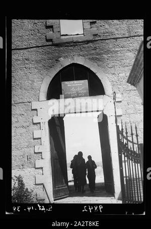 Attaque de rebelles sur Bethléem, le 14 septembre '38. Entrée de la station de police détruit par le feu Banque D'Images