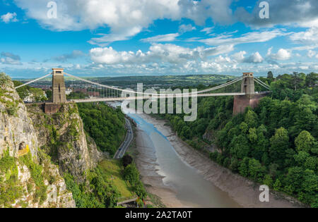 Clifton Suspension Bridge qui enjambe l'Avon Gorge avec la rivière Avon, Bristol, Angleterre. UK. Banque D'Images