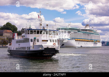 OSLO, Norvège - ferry boat dans le port d'Oslo, Huldra waterfront. Banque D'Images