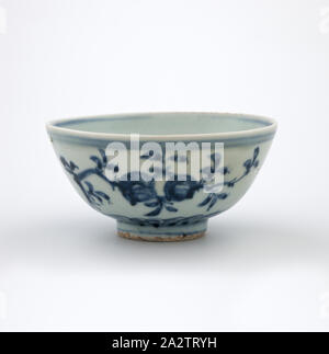 Bol, 1400-1499, Blue Glaze, 2-1/2 x 5-7/8 (diam.), Art Asiatique. Banque D'Images