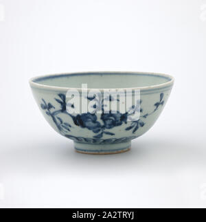 Bol, 1400-1499, Blue Glaze, 2-1/2 x 5-7/8 (diam.), Art Asiatique. Banque D'Images