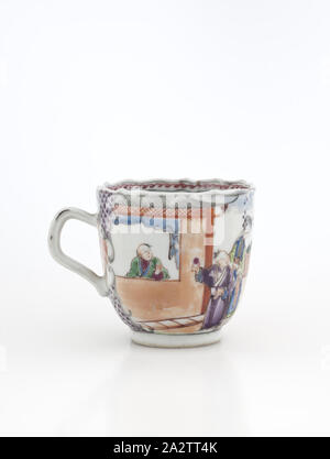 Tasse de thé, de porcelaine du 18ème siècle, avec multi-colored glaze, 2-9/16 x 2-5/8 (diam.), Art Asiatique. Banque D'Images