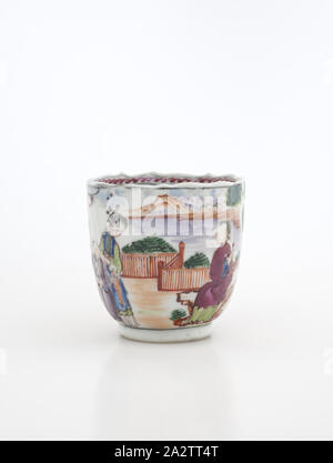 Tasse de thé, de porcelaine du 18ème siècle, avec multi-colored glaze, 2-9/16 x 2-5/8 (diam.), Art Asiatique. Banque D'Images