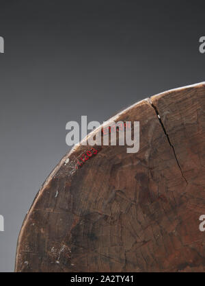 Tabouret avec janus des figures féminines, Zela, début xxe siècle, bois, 15-1/8 x 9 x 9 in., l'Art Africain Banque D'Images