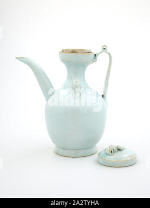 Ewer avec couvercle, dynastie des Song du Nord, dynastie des Song du Nord, 1100s, porcelaine avec glaçure bleuâtre et décoration incisée, une aiguière) : 5-1/2 x 3 x 5 in. B) Couverture : 3/4 x 1-3/4 x 1-3/4 in., Art asiatique Banque D'Images