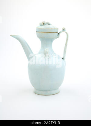 Ewer avec couvercle, dynastie des Song du Nord, dynastie des Song du Nord, 1100s, porcelaine avec glaçure bleuâtre et décoration incisée, une aiguière) : 5-1/2 x 3 x 5 in. B) Couverture : 3/4 x 1-3/4 x 1-3/4 in., Art asiatique Banque D'Images