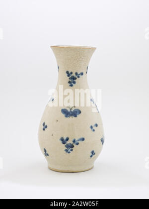 Vase, dynastie Ming, dynastie Ming, 1621-1627, porcelaine, le décor sous glaçure, 10-1/4 x 3-13/16 (diam.), Art Asiatique. Banque D'Images