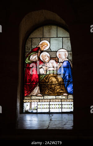 18 septembre, 2019. Nazareth, Israël. L'église St. Joseph, vitrail, détails Banque D'Images