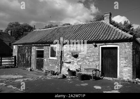 Vieille brique écuries et dépendances sur un pays rural Georgian Manor Estate Yard Stable Banque D'Images