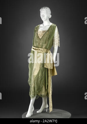 Robe, George Philip Meier, Designer (American, 1864-1932), début des années 1920, la mousseline, crêpe-satin, dentelle, dos, moiré centre retour 48 in., façade 44 in., buste en 34., 36., taille en longueur de manche 18 in., épaules 15 in., Étiquette, cousue : Meier, du textile et des arts de la mode Banque D'Images