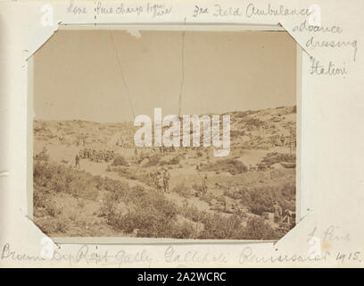 Photographie - '3e Ambulance de poste de secours l'avance', Gallipoli, le Soldat John Lord, la Première Guerre mondiale, 1915, Noir et blanc Imprimer Carte postale photographique. Décrit le poste de secours à l'avance pour la 3e Division de l'Ambulance avec la bataille pour la bataille de Lone Pine. L'image est extraite du reste du Gully (aussi connu à la Canterbury Gully) et indique également l'emplacement de Brown's trempette, le cimetière pour les victimes de la bataille de Lone Pine Banque D'Images