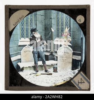 Diapositive - Bamforth & Co., 'Gabriel Grub", fin du xixe siècle, ensemble de dix-sept 'vie' modèle de lanterne magique qui a été utilisé en racontant l'histoire de Gabriel Grub ; ou l'histoire des Gobelins qui a volé un Sexton à l'aide d'un projecteur lanterne magique. Un livret accompagne l'ensemble de diapositives. Ensemble incomplet de diapositives. L'histoire était basée sur un chapitre de Charles Dickens Pickwick Papers, d'abord publié de façon sérialisée entre mars 1836 et octobre Banque D'Images