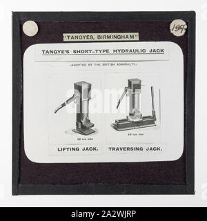 Diapositive - Tangyes Ltd, vérins de levage, vers 1910, l'un de 239 diapositives sur verre Verre produits fabriqués par Tangyes ingénieurs limitée de Birmingham, Angleterre. Les images comprennent divers produits tels que les moteurs, pompes centrifuges, pompes hydrauliques, les producteurs de gaz, machines d'essais des matériaux, presses, machines-outils, vérins hydrauliques etc. Tangyes était une entreprise qui a fonctionné de 1857 à 1957. Ils ont produit une grande variété de génie Banque D'Images