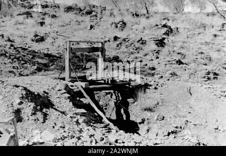 - Négatif, Tanami Territoire du Nord, 1937, le treuil en haut d'un arbre de pompe 200ft Banque D'Images