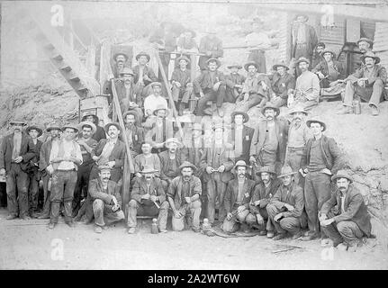 Négatif - Mount Morgan, Queensland, vers 1908, les mineurs de la mine Mt Morgan Banque D'Images