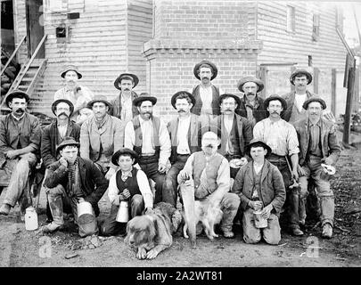 Négatif - Bendigo, Victoria, vers 1895, un groupe de mineurs de la mine de l'écorce de fer Banque D'Images