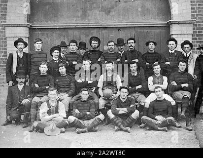 Négatif - Bendigo, Victoria District, vers 1895, l'équipe de football d'Epsom Banque D'Images