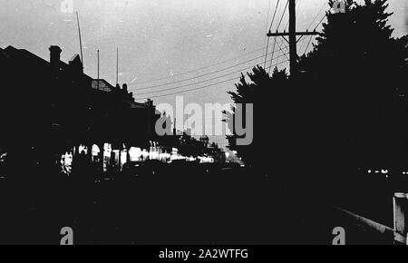 - Négatif, rue Main Bairnsdale, 2h00 samedi noir, 13 janv., 1939, rue Main à Bairnsdale à 14h30 sur le noir Vendredi, 13 Janvier 1939 Banque D'Images