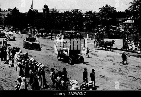 Négatif - Castlemaine, Victoria, vers 1920, flotte dans une street parade Banque D'Images