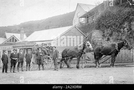 Négatif - Woods Point, Victoria, vers 1914, une visite de la commission de réduction licence Reefers Hotel Banque D'Images