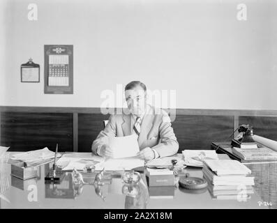 Négatif - International Harvester, M. R.P. Messenger, 1940, pris 8/3/1940 à South Melbourne. Partie d'une grande collection de plaque de verre et de négatifs, diapositives, albums photos, catalogues de produits, des vidéos, des films cinématographiques, des journaux d'entreprise, publicités et coupures de presse concernant les activités de l'International Harvester Company et ses filiales en Australie. L'International Harvester Company of America a été formé Banque D'Images