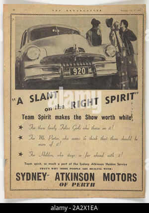 Annonce Sydney-Atkinson - Holden Voitures à moteurs, Perth, le radiodiffuseur, le 17 juillet 1954, le découpage d'une publicité pour les voitures à Sydney-Atkinson Holden Motors, Perth, publié dans le diffuseur, 17 juillet 1954. L'un des modèles est Bernice Kopple (embrassant les porter) qui avaient émigré d'Écosse à l'Australie, en décembre 1950 à bord du bateau Nouveau Australie". Bernice Kopple est né à Glasgow, en Écosse en 1930 et émigré à Melbourne à bord du bateau Nouveau Australie en 1950 Banque D'Images